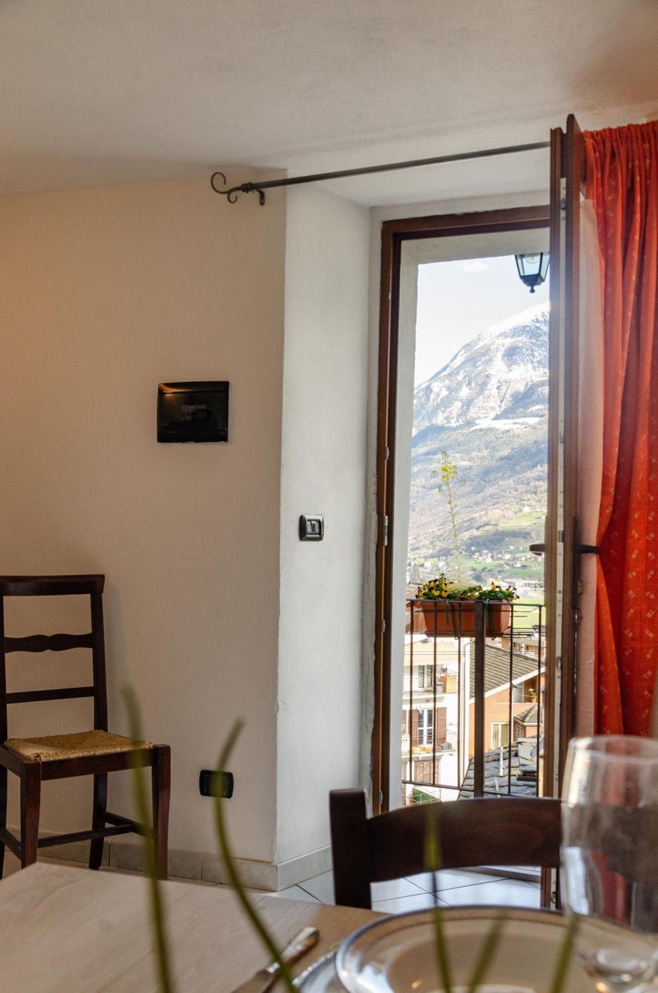 Вилла La Casa Degli Aromi - Vista Montagna E Relax Аоста Экстерьер фото